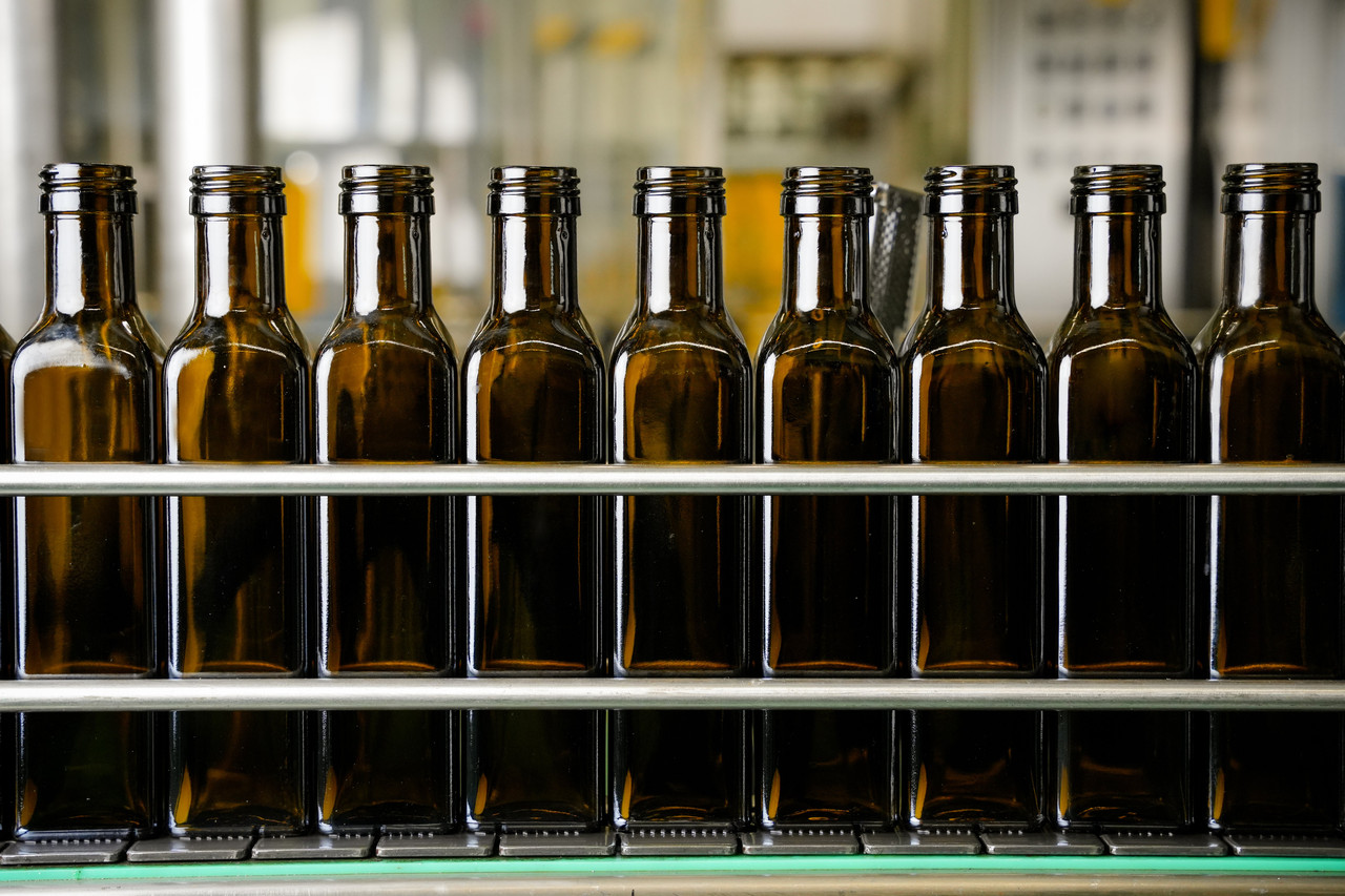 High-Speed Automated Bottling Line
